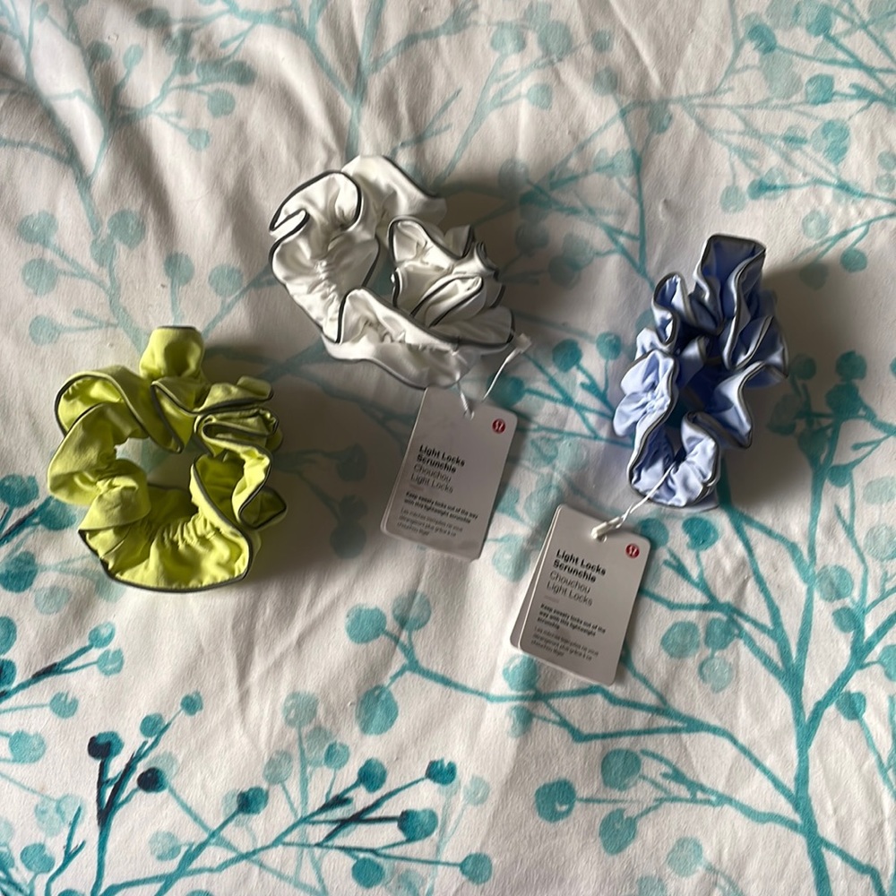 Lululemon three light locks scrunches